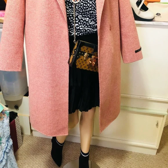 Coat - Picture 3 of 4